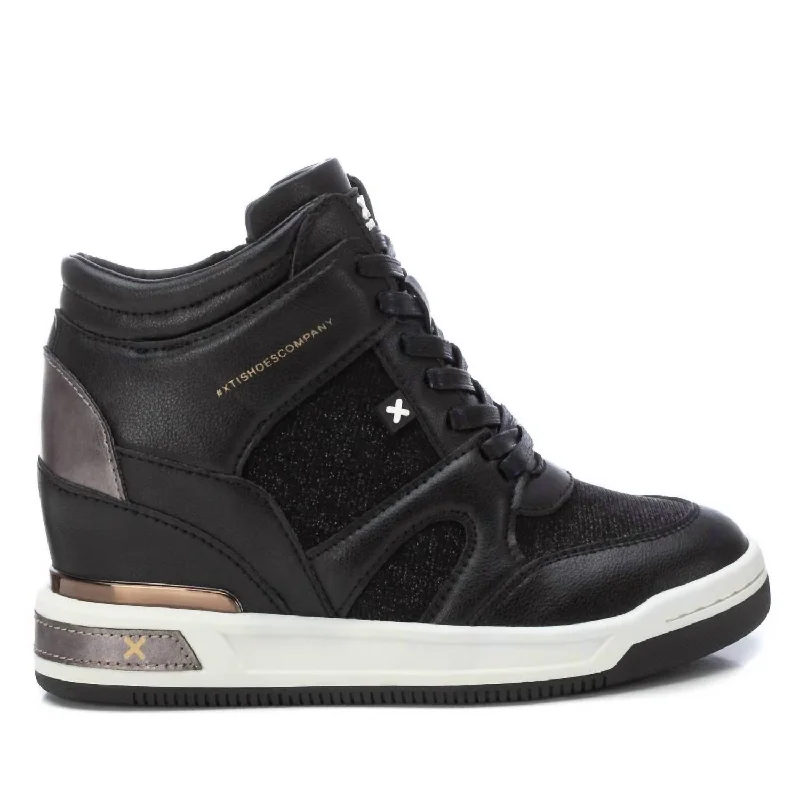 Women's Sporty Booties In Black