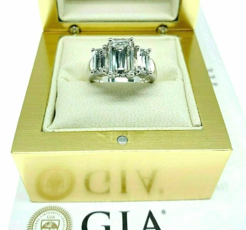 3.18 Carats t.w. 3 Stone Emerald Cut Diamond Wedding Ring GIA 2.02 H VVS2 Center